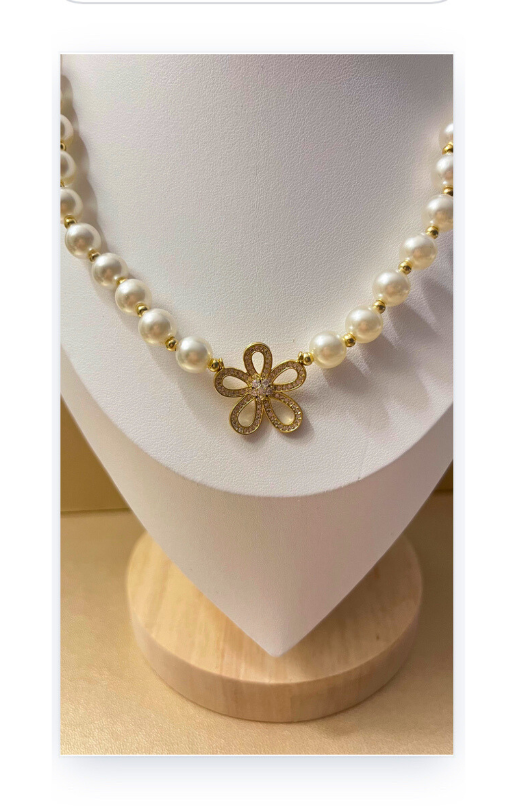 Gold-Plated Pearl Necklace with flower Charm and Zircon Inlay