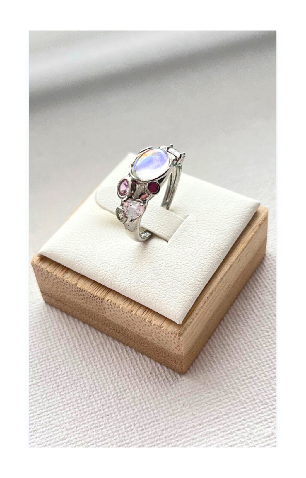 Fashionable Oval Zircon Inlay Open Ring