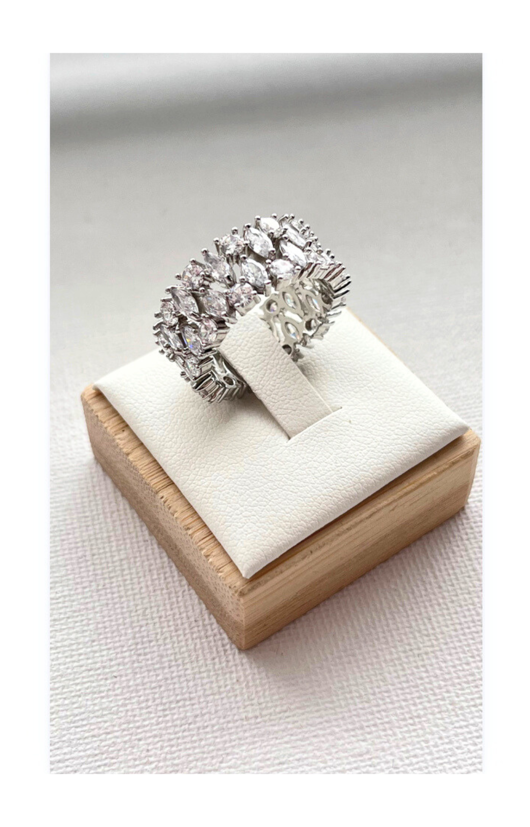 Silver plated-Synthetic Crystals Band Ring