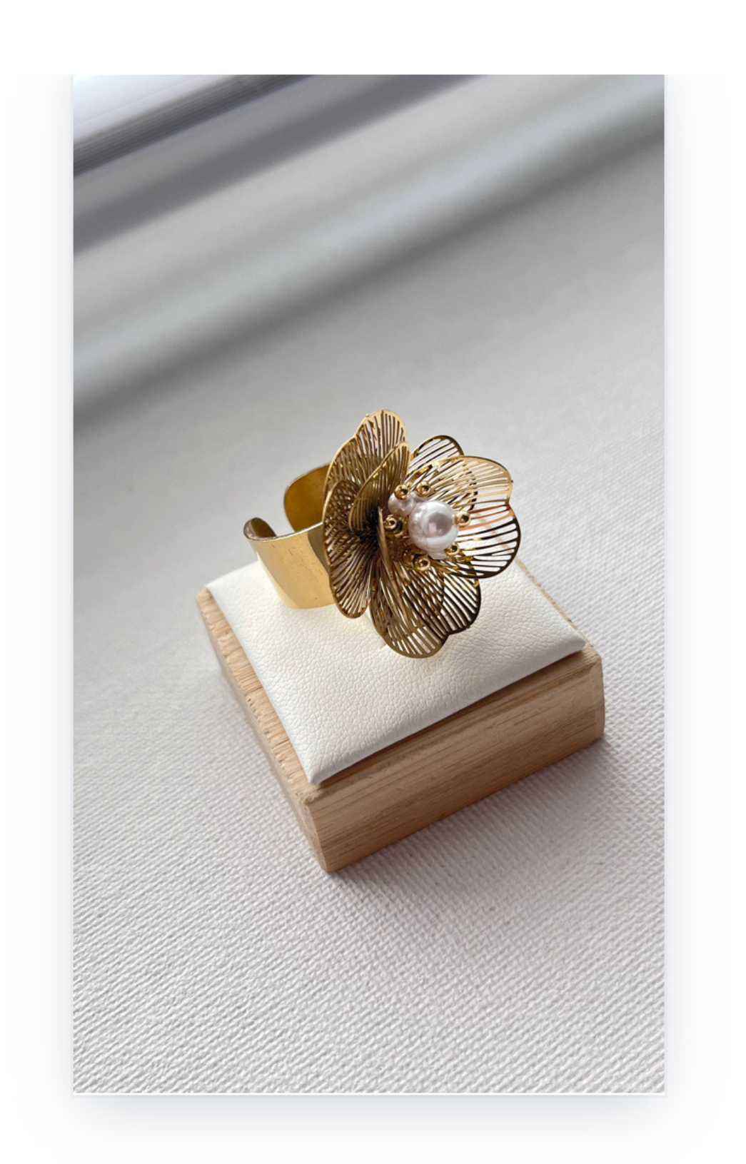 Flower ring, stainless steel plated in 14k gold, classic style