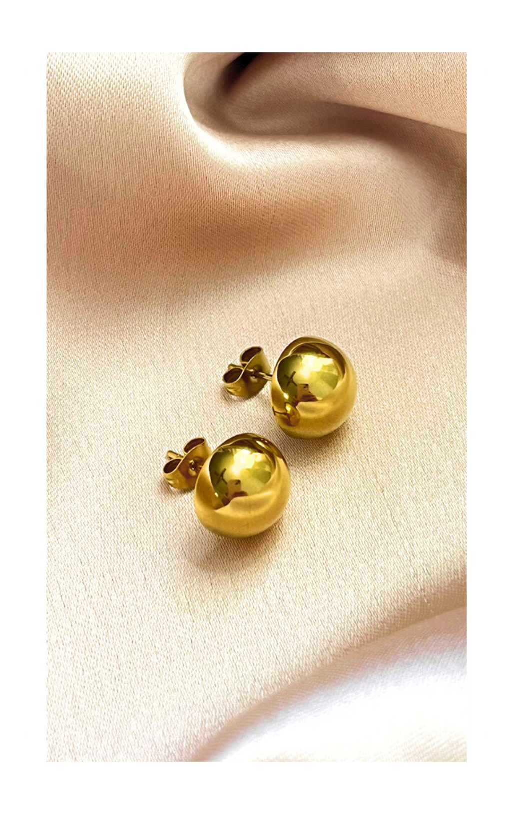 Ball Ear stud earrings