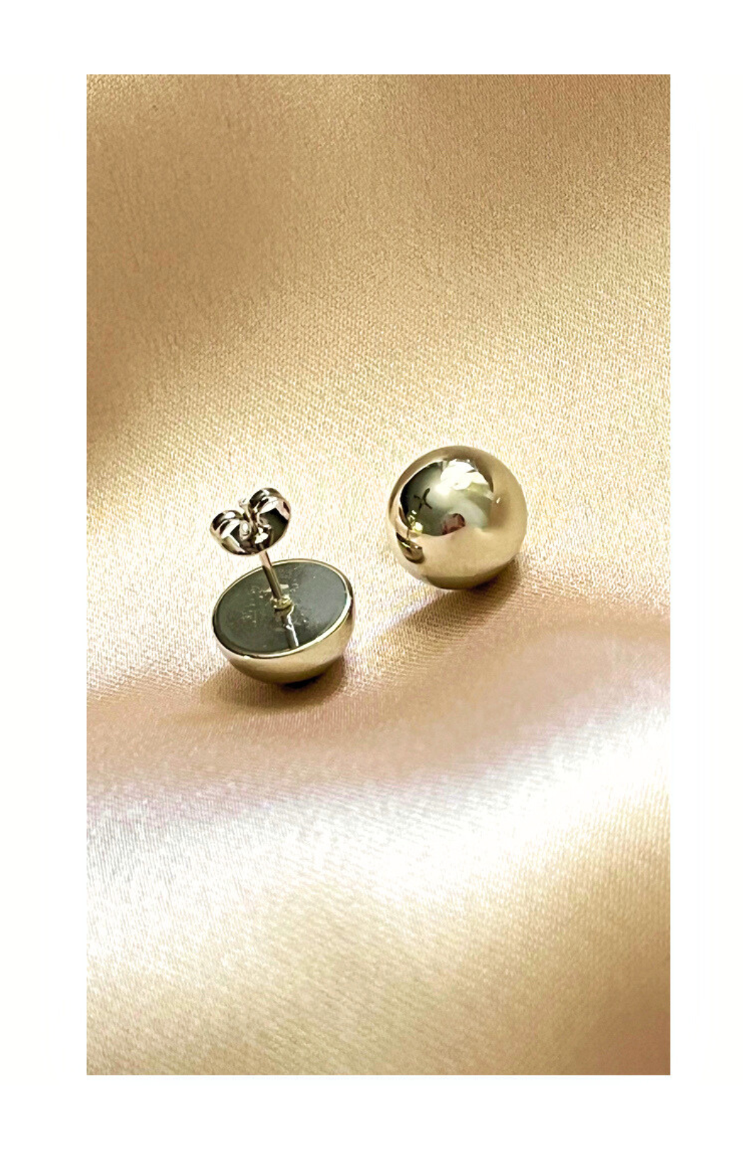 Ball Ear stud earrings