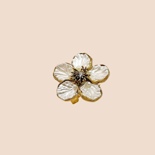 Ring with imitation mother-of-pearl flower, 14K gold plated, stainless steel.