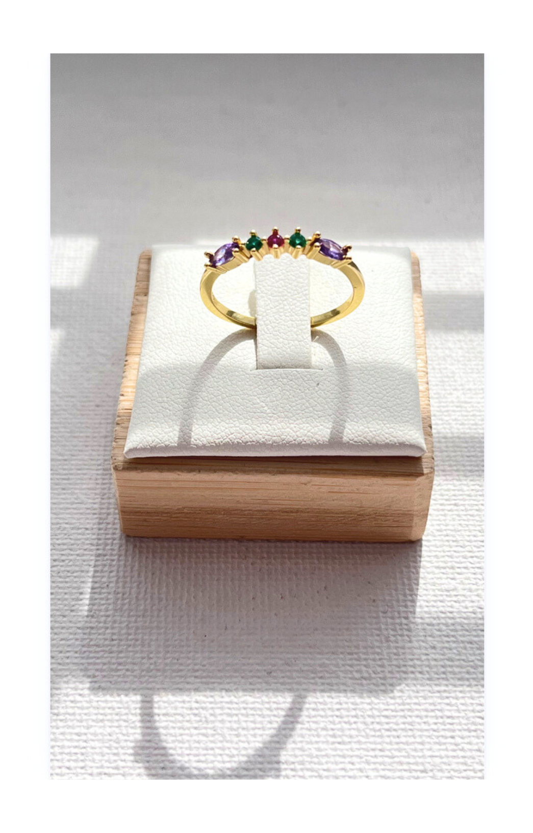 .925 silver ring with zircons inlay