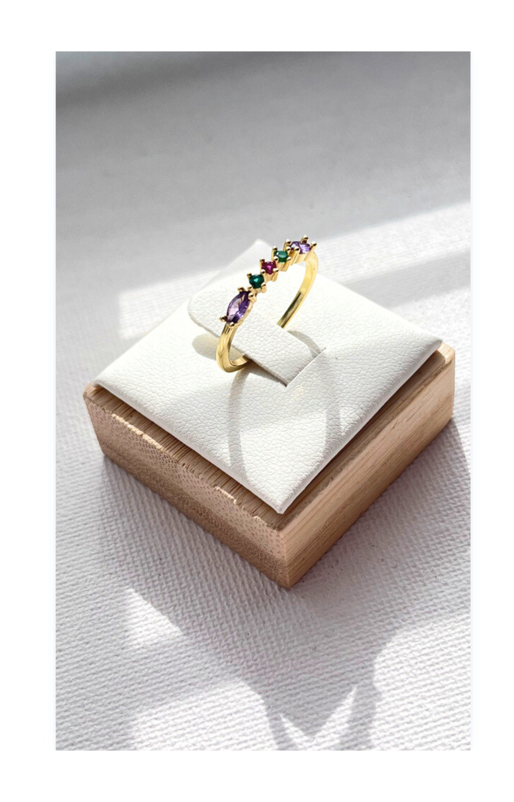 .925 silver ring with zircons inlay