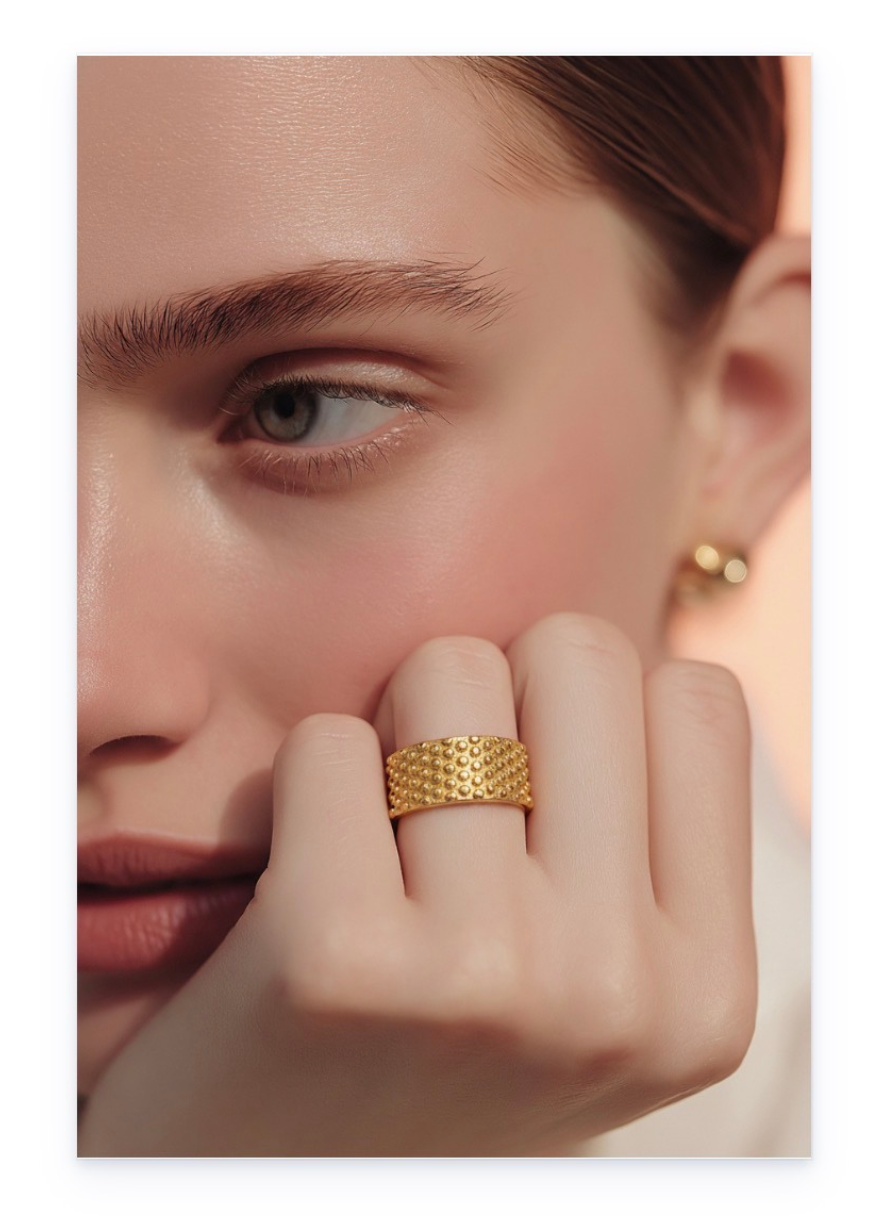 Vintage-style cylindrical ring, made of stainless steel and 18k gold plated