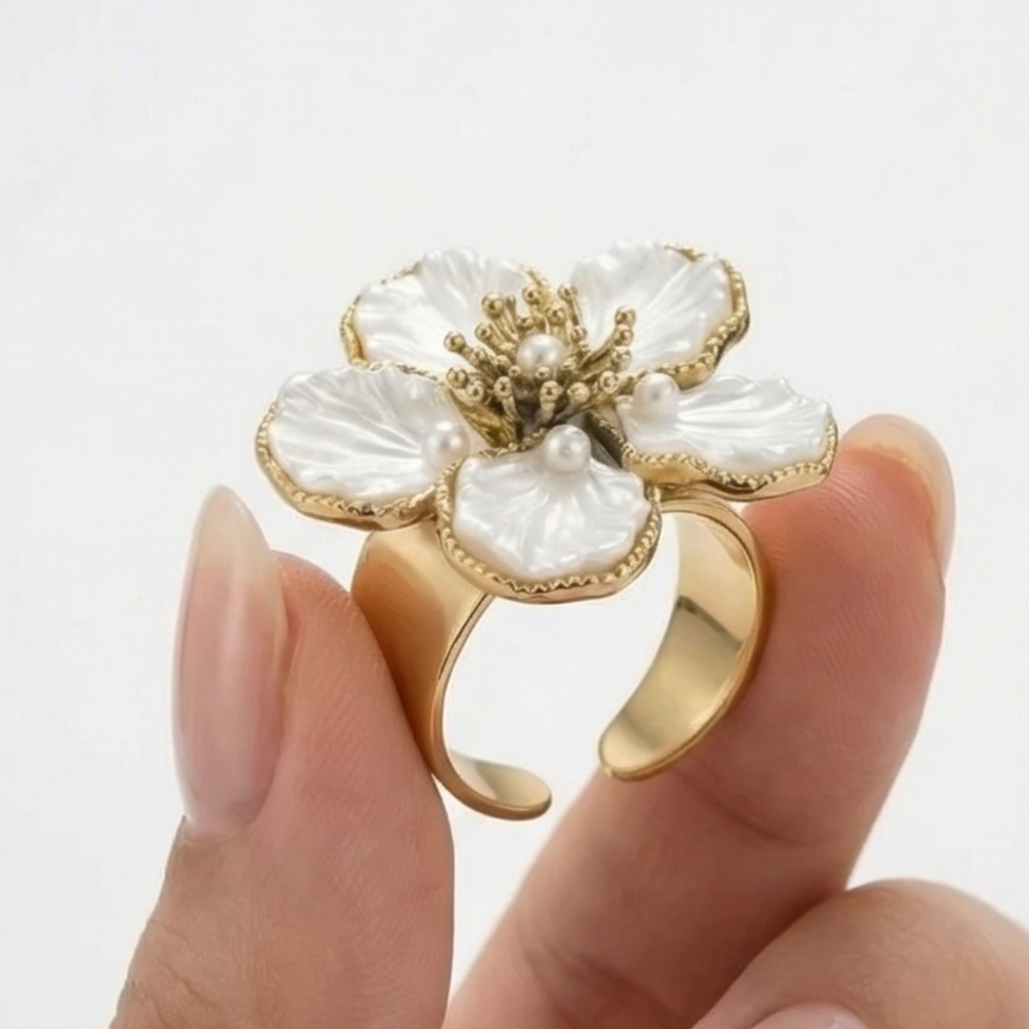 Ring with imitation mother-of-pearl flower, 14K gold plated, stainless steel.