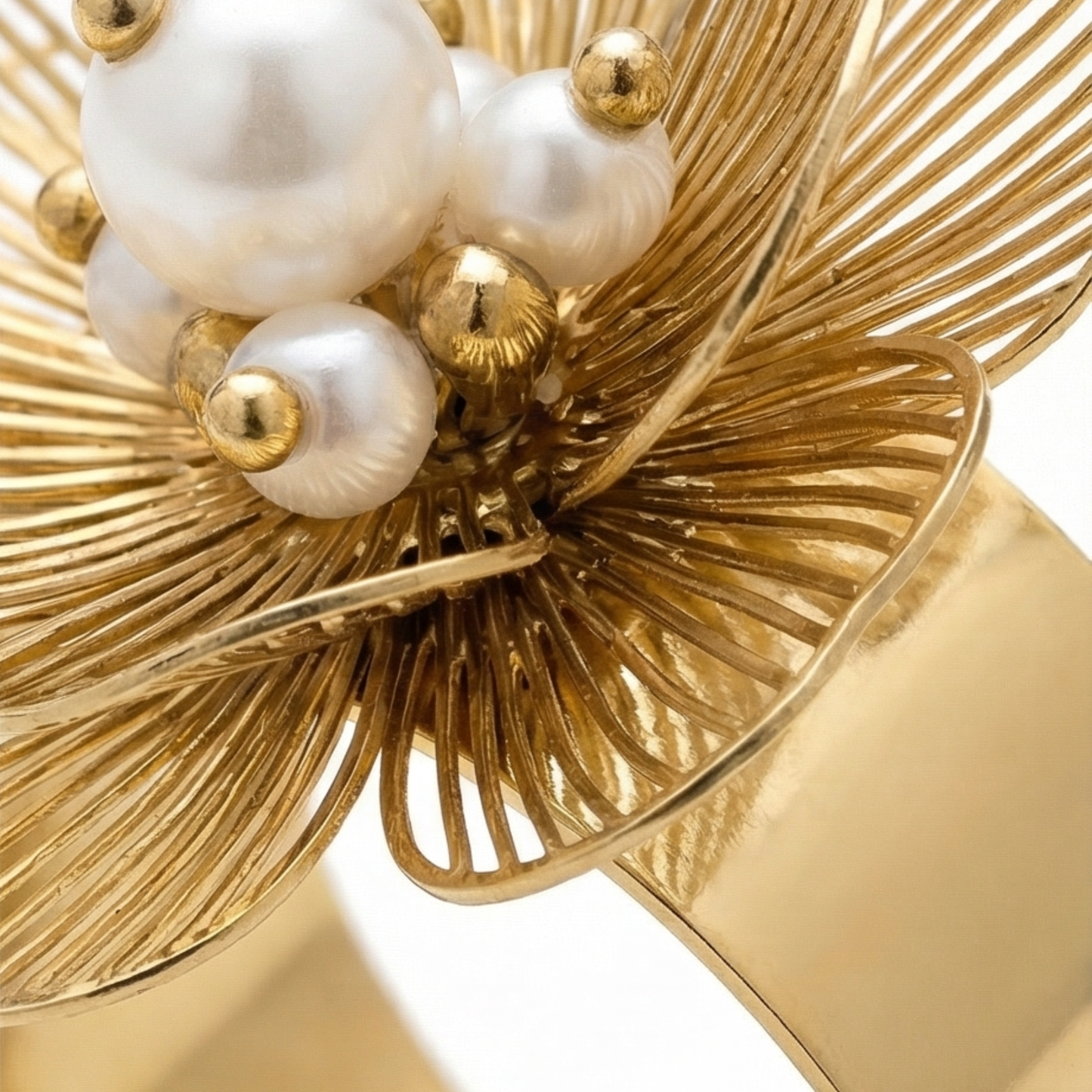 Flower ring, stainless steel plated in 14k gold, classic style
