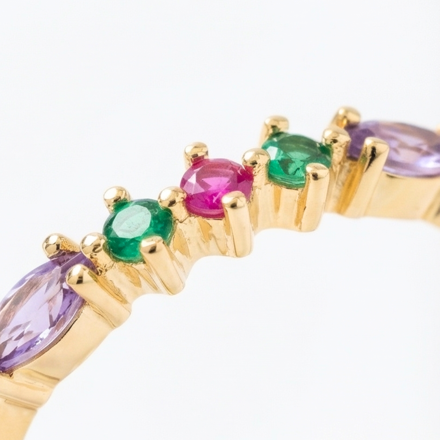 .925 silver ring with zircons inlay