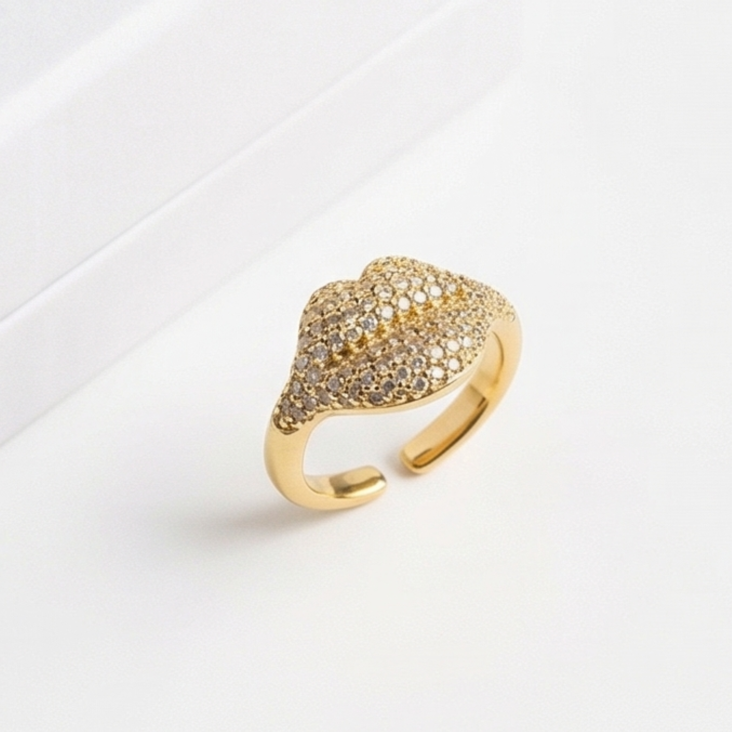 Open Gold-Plated Copper Lip-Shaped Ring