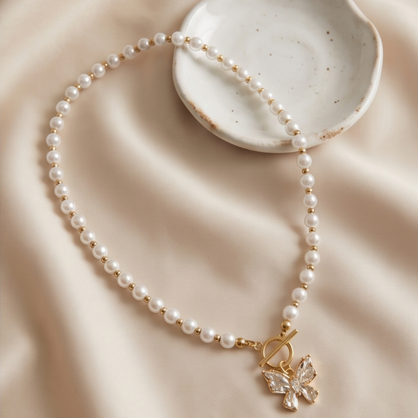 Elegant Pearl Imitation Necklace with Gold-Plated Accents and Zircon-Decorated Butterfly Pendant