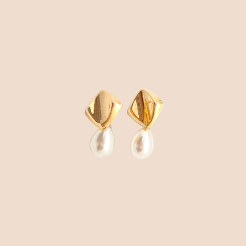 Gold-Plated-artificial pearls Drop Earrings