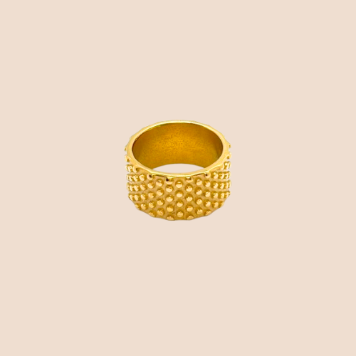 Vintage-style cylindrical ring, made of stainless steel and 18k gold plated